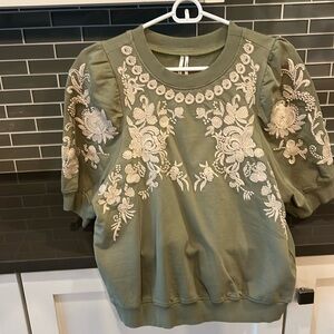 Anthropologie puff short sleeve sweatshirt, size small, never been worn.
